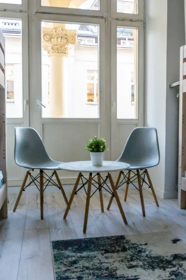 Moon Hostel Warszawa Varşova