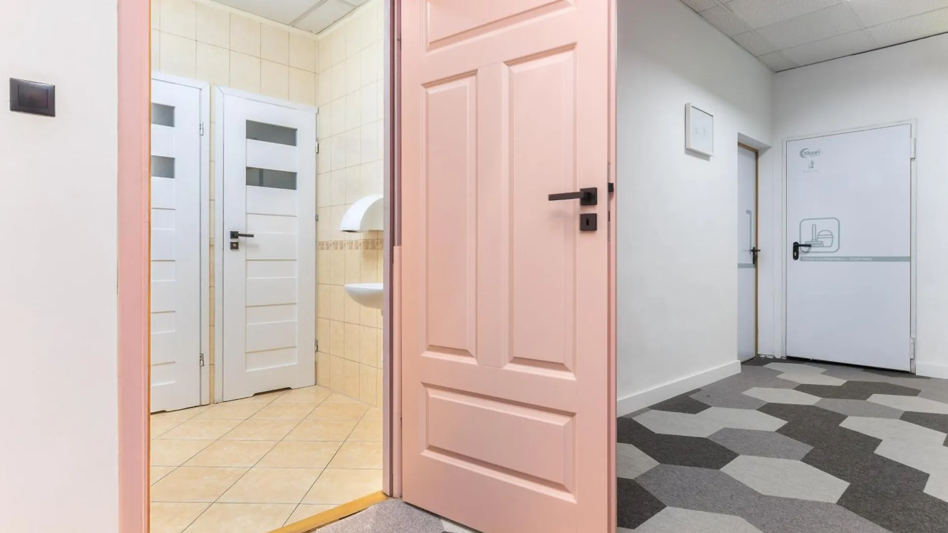 Moon Hostel Warszawa 0*, Varşova Polonya