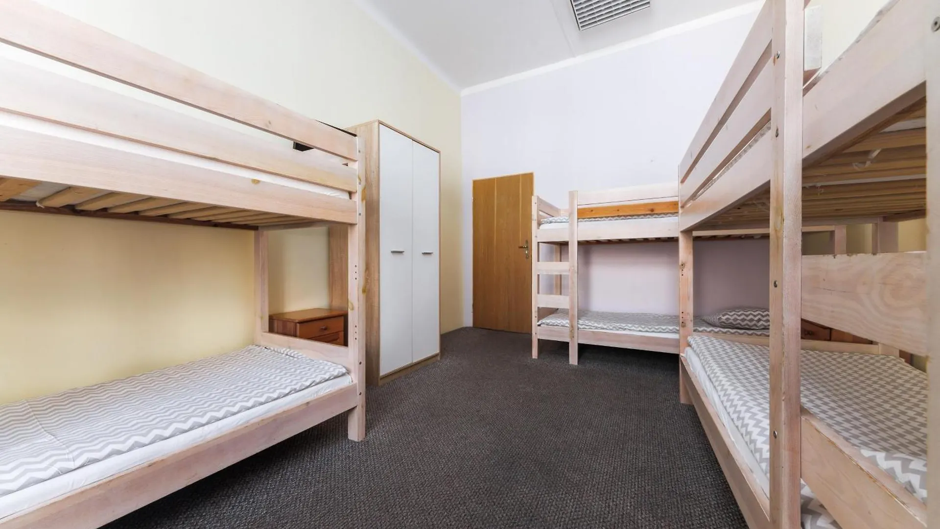 Moon Hostel Warszawa 0*, Varşova
